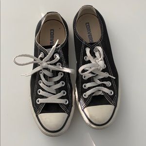 Black & White Converse Like new